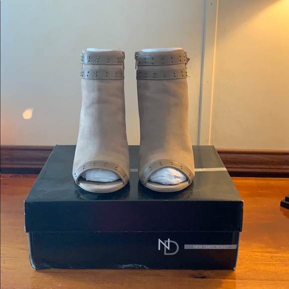 Shoes - Picture 1 of 3